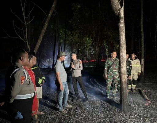 Kapolres Indramayu Imbau Warga Tingkatkan Kewaspadaan Cegah Kebakaran di Lingkungan Kering Kapolres Indramayu Imbau Warga Tingkatkan Kewaspadaan Cegah Kebakaran di Lingkungan Kering