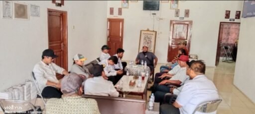 Tiga Warga Tinumpuk Klarifikasi Isu Pungli Bantuan Beras: Uang Diberikan Sukarela sebagai Ucapan Terima Kasih Tiga Warga Tinumpuk Klarifikasi Isu Pungli Bantuan Beras: Uang Diberikan Sukarela sebagai Ucapan Terima Kasih
