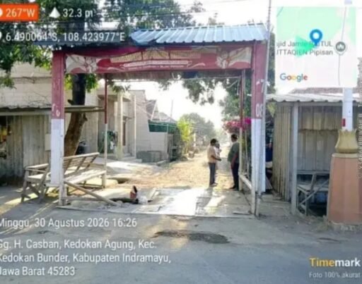 WARGA BLOK PIPISAN KELUHKAN JALAN PERTAMINA YANG RUSAK, AKTIFITAS WARGA TERGANGGU WARGA BLOK PIPISAN KELUHKAN JALAN PERTAMINA YANG RUSAK, AKTIFITAS WARGA TERGANGGU
