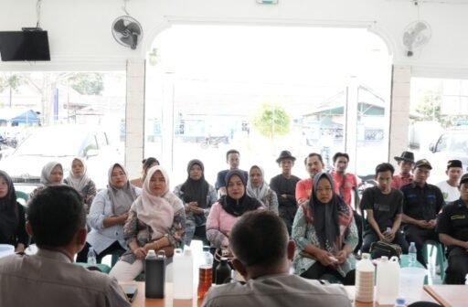 Polres Indramayu Bekali Warga Gadingan Keterampilan UMKM Polres Indramayu Bekali Warga Gadingan Keterampilan UMKM