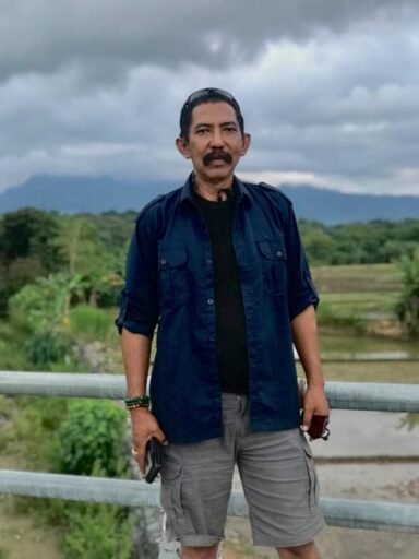 Gaungkan Revolusi Berpikir, Petrus Tengko: Jangan Hanya Jadi Pengumpul Informasi Gaungkan Revolusi Berpikir, Petrus Tengko: Jangan Hanya Jadi Pengumpul Informasi