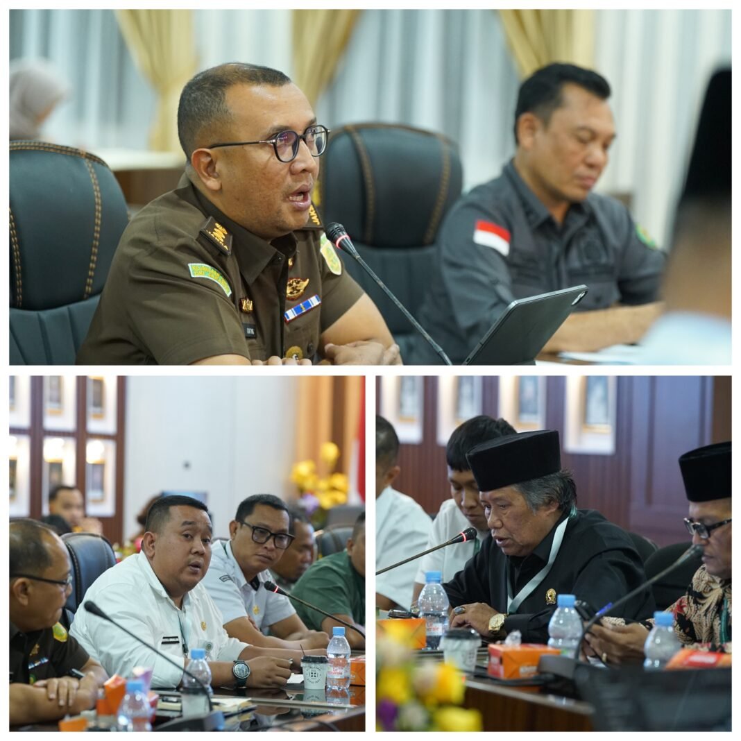 KEJAKSAAN GELAR RAPAT KOORDINASI PENGAWASAN ALIRAN KEPERCAYAAN BERSAMA INSTANSI TERKAIT KEJAKSAAN GELAR RAPAT KOORDINASI PENGAWASAN ALIRAN KEPERCAYAAN BERSAMA INSTANSI TERKAIT