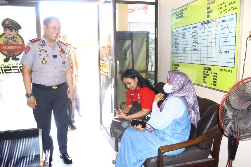 Pastikan Pelayanan Masyarakat Optimal, Kapolres Gresik Cek Polsek Jajaran dan Sat Polairud Pastikan Pelayanan Masyarakat Optimal, Kapolres Gresik Cek Polsek Jajaran dan Sat Polairud