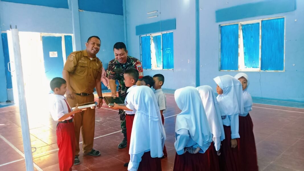 Sinergi Babinsa dan Badan Gizi Nasional Sukseskan Pembagian MBG di Kabupaten Gowa Sinergi Babinsa dan Badan Gizi Nasional Sukseskan Pembagian MBG di Kabupaten Gowa