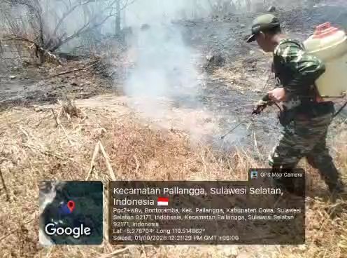 Gerak Cepat Tangani Karhutla, Babinsa Kodim 1409/Gowa Selamatkan Lahan Warga Sokkolia Gerak Cepat Tangani Karhutla, Babinsa Kodim 1409/Gowa Selamatkan Lahan Warga Sokkolia