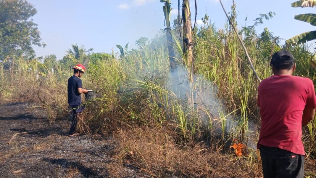 Aksi Heroik Pakai Alat Seadanya, Babinsa dan Warga Pallangga Berhasil Jinakkan Si Jago Merah Aksi Heroik Pakai Alat Seadanya, Babinsa dan Warga Pallangga Berhasil Jinakkan Si Jago Merah
