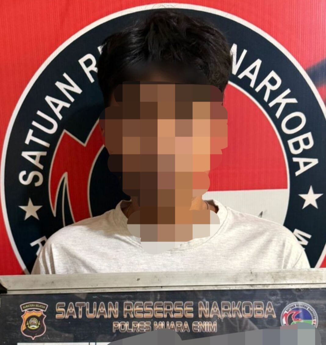 Polres Muara Enim Bongkar Dugaan Peredaran Sabu, 41 Paket Diamankan dari Rumah Pria 25 Tahun Polres Muara Enim Bongkar Dugaan Peredaran Sabu, 41 Paket Diamankan dari Rumah Pria 25 Tahun