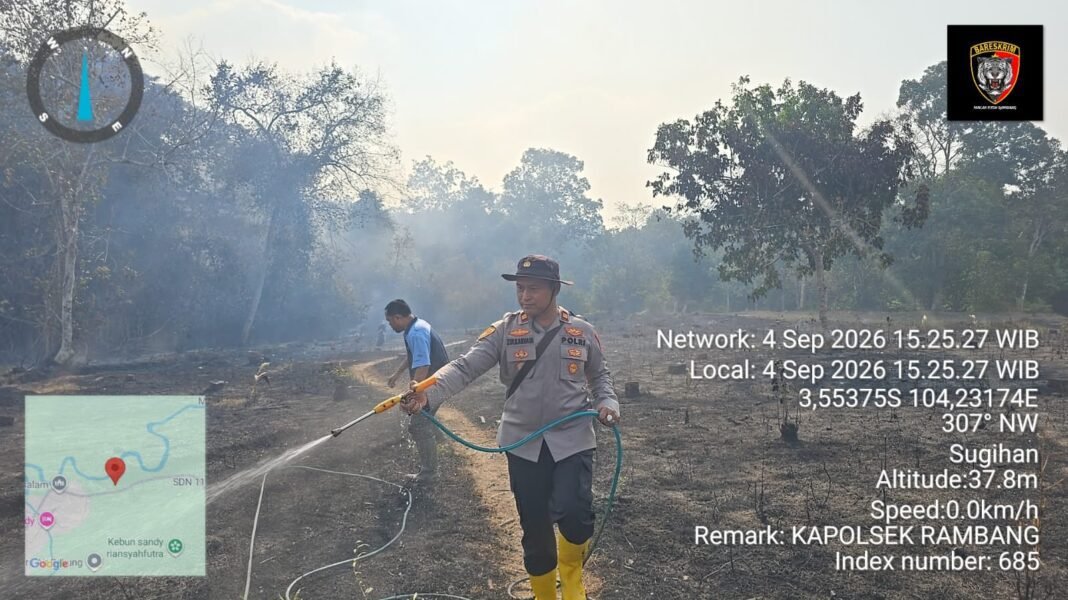 Gerak Cepat Polsek Rambang Tangani Hotspot Karhutla di Desa Sugihan Gerak Cepat Polsek Rambang Tangani Hotspot Karhutla di Desa Sugihan