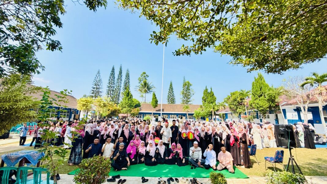 Bambang Irawan Ajak Siswa SMPN 1 Way Tenong Teladani Akhlak Rasulullah SAW di Momentum Maulid Nabi Bambang Irawan Ajak Siswa SMPN 1 Way Tenong Teladani Akhlak Rasulullah SAW di Momentum Maulid Nabi