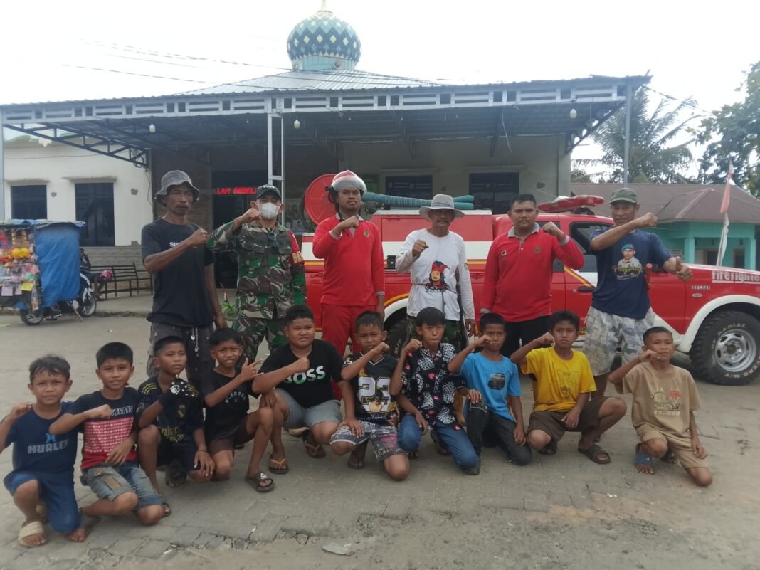 Gerak Cepat Petugas Gabungan Jinakkan Api di Desa Tana Karaeng Gerak Cepat Petugas Gabungan Jinakkan Api di Desa Tana Karaeng