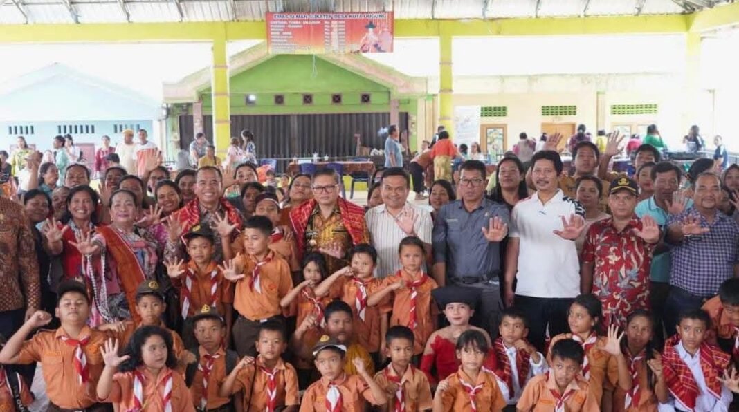 Bupati Karo Sambangi Warga Desa Kutagugung, Perkuat Gotong Royong dan Serahkan Berbagai Bantuan Bupati Karo Sambangi Warga Desa Kutagugung, Perkuat Gotong Royong dan Serahkan Berbagai Bantuan