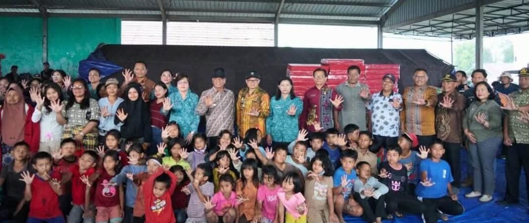 TP PKK KABUPATEN KARO BERBAGI KEPEDULIAN DAN KECERIAAN BERSAMA PENGUNGSI KUTA TENGAH TP PKK KABUPATEN KARO BERBAGI KEPEDULIAN DAN KECERIAAN BERSAMA PENGUNGSI KUTA TENGAH