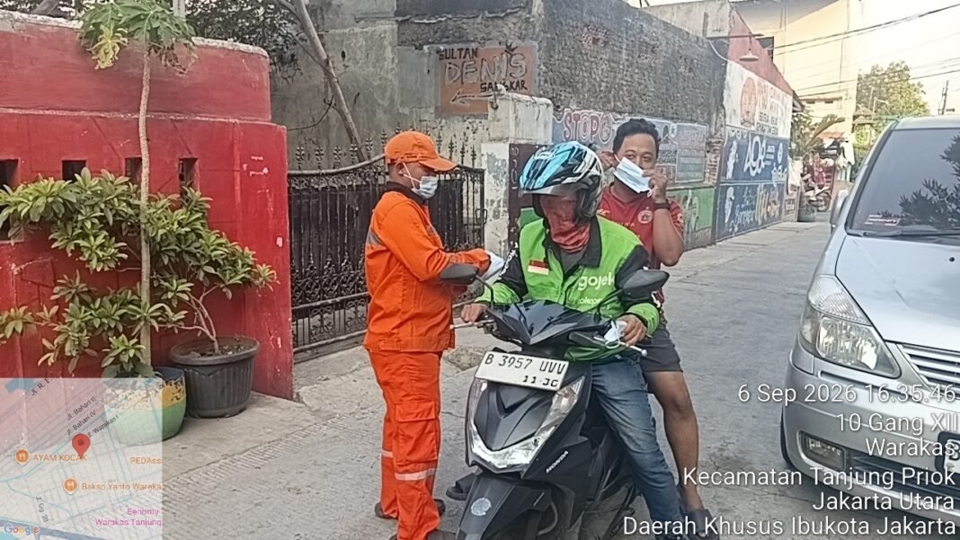 ” Antisipasi Abu Vulkanik,Kelurahan Warakas Tanjung Priok Bagikan Masker “ ” Antisipasi Abu Vulkanik,Kelurahan Warakas Tanjung Priok Bagikan Masker “