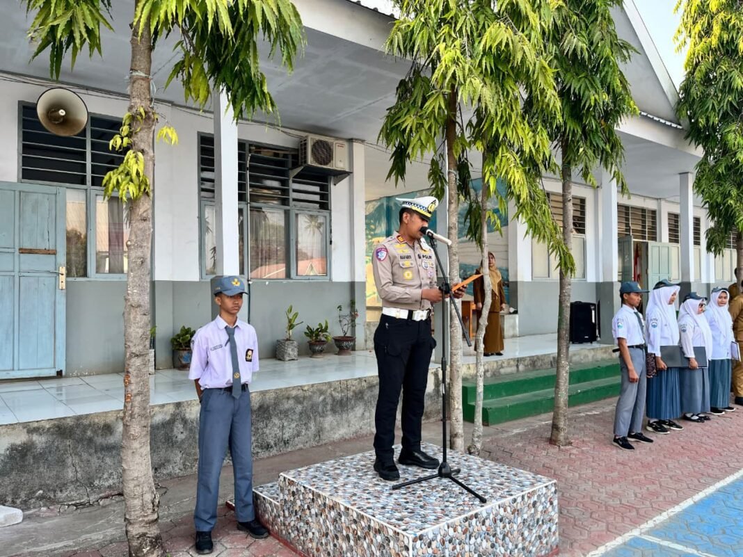 Kasat Lantas Gowa Ajak Siswa Cegah Bullying dan Pelanggaran Lalu Lintas Kasat Lantas Gowa Ajak Siswa Cegah Bullying dan Pelanggaran Lalu Lintas