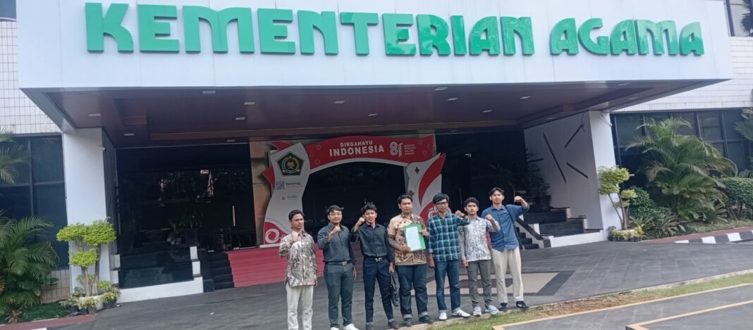 Aliansi Mahasiswa UIN Jakarta Sampaikan Catatan Kritis, Minta Kemenag Evaluasi Kepemimpinan Rektor Aliansi Mahasiswa UIN Jakarta Sampaikan Catatan Kritis, Minta Kemenag Evaluasi Kepemimpinan Rektor