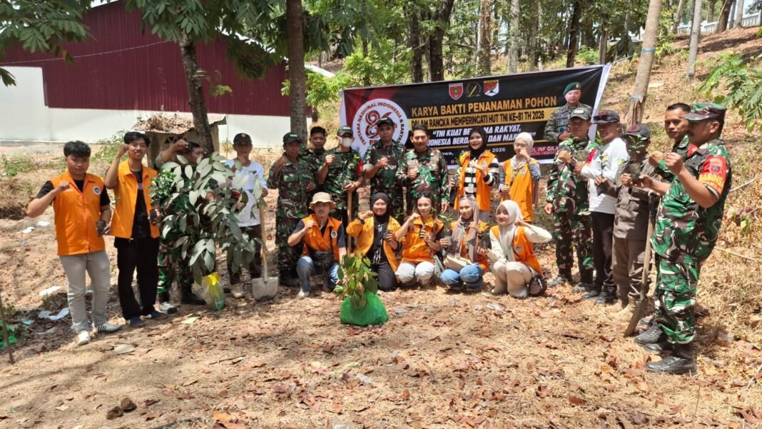 Aksi Nyata HUT TNI ke-81, Koramil 1409-02/Parangloe Gandeng Mahasiswa Tanam Pohon Aksi Nyata HUT TNI ke-81, Koramil 1409-02/Parangloe Gandeng Mahasiswa Tanam Pohon