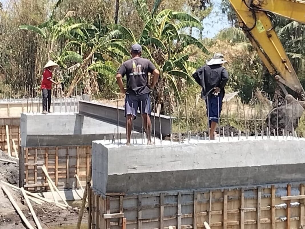 Semangat Gotong Royong Pembangunan Jembatan Jatia Gowa Tembus 36% Semangat Gotong Royong Pembangunan Jembatan Jatia Gowa Tembus 36%