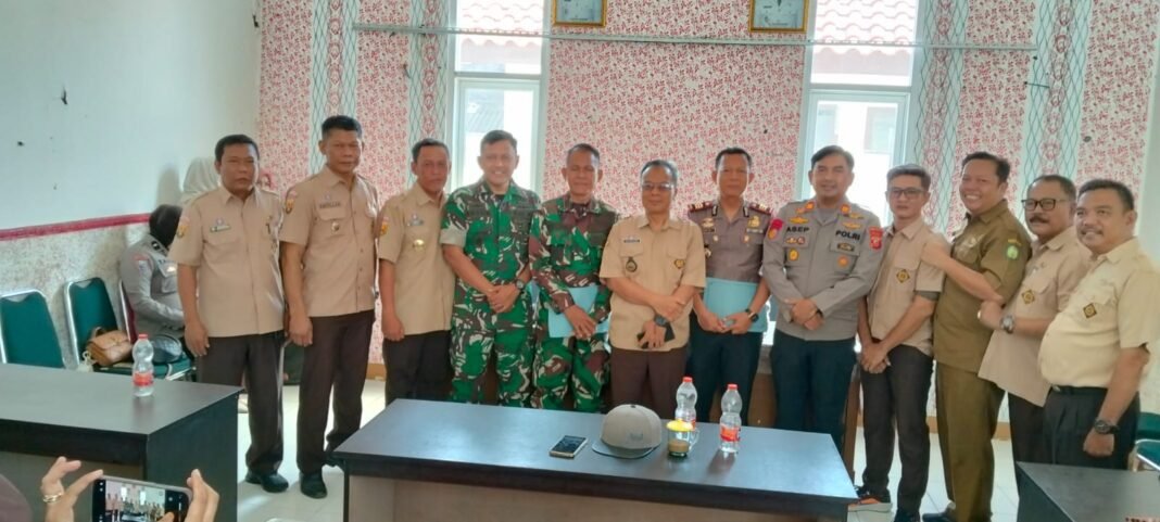 Kapolsek Balongan dan Danramil Indramayu Pisah Sambut Penuh Haru, Sinergitas TNI-Polri Tetap Terjaga Kapolsek Balongan dan Danramil Indramayu Pisah Sambut Penuh Haru, Sinergitas TNI-Polri Tetap Terjaga