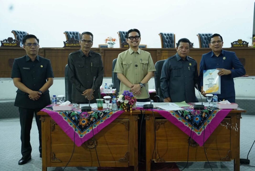 PIMPINAN DPRD KEPAHIANG SERAHKAN RANPERDA APBD-P 2026 & APBD 2027 KE BADAN ANGGARAN PIMPINAN DPRD KEPAHIANG SERAHKAN RANPERDA APBD-P 2026 & APBD 2027 KE BADAN ANGGARAN