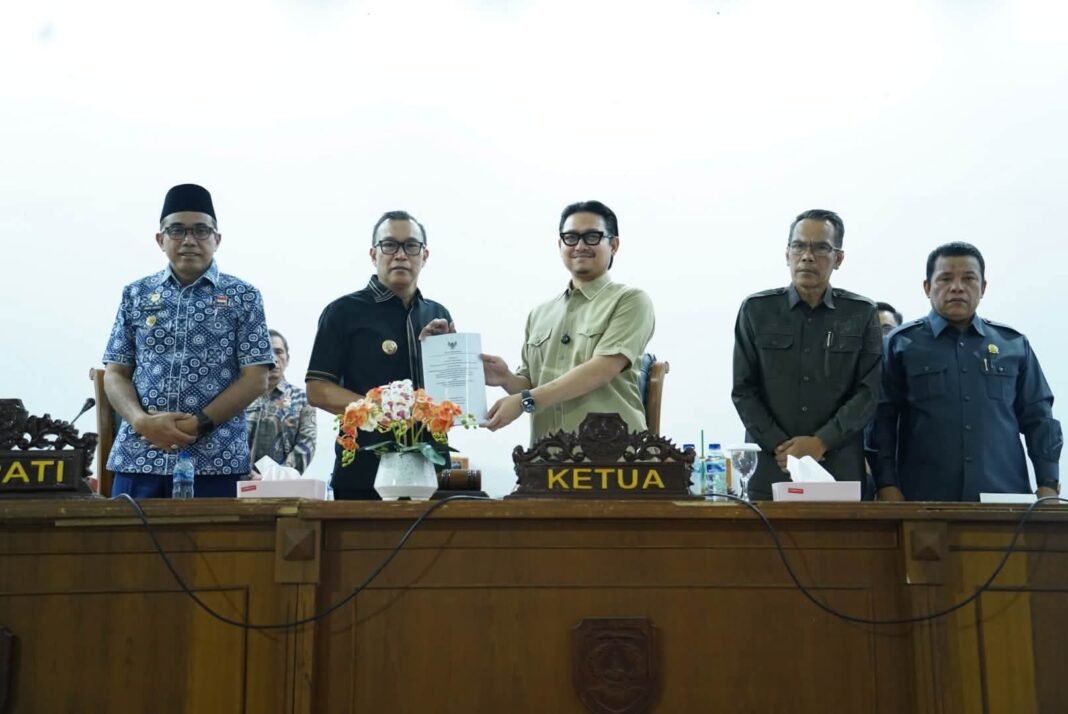 BUPATI KEPAHIANG JAWAB PANDANGAN FRAKSI DPRD SOAL RANPERDA APBD-P 2026 & APBD 2027 BUPATI KEPAHIANG JAWAB PANDANGAN FRAKSI DPRD SOAL RANPERDA APBD-P 2026 & APBD 2027