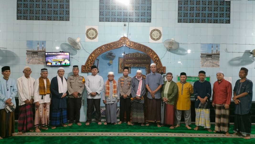 Kapolres Muara Enim Sambangi Jemaah Masjid Al-Amin: Ajak Warga Bersama Jaga Kamtibmas dan Cegah Karhutla Kapolres Muara Enim Sambangi Jemaah Masjid Al-Amin: Ajak Warga Bersama Jaga Kamtibmas dan Cegah Karhutla