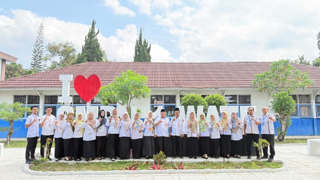SMP Negeri 1 Way Tenong Perkuat Tata Kelola Sekolah Melalui Bimtek SPMI dan Dana BOS SMP Negeri 1 Way Tenong Perkuat Tata Kelola Sekolah Melalui Bimtek SPMI dan Dana BOS