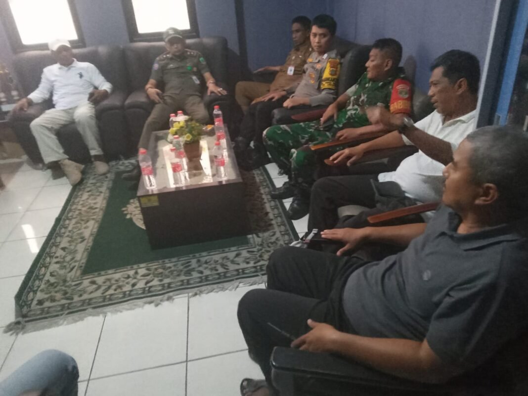 TRANTIB KEREO ,SATPOL PP KARANG TENGAH DISEBUT TANTANG WARTAWAN — BATAS TANGERANG -JKT DIPERTANYAKAN TRANTIB KEREO ,SATPOL PP KARANG TENGAH DISEBUT TANTANG WARTAWAN — BATAS TANGERANG -JKT DIPERTANYAKAN