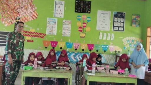 Sinergi TNI dan Yayasan Gowata Sukses Salurkan Ratusan Porsi Makanan Bergizi di Pallangga Sinergi TNI dan Yayasan Gowata Sukses Salurkan Ratusan Porsi Makanan Bergizi di Pallangga