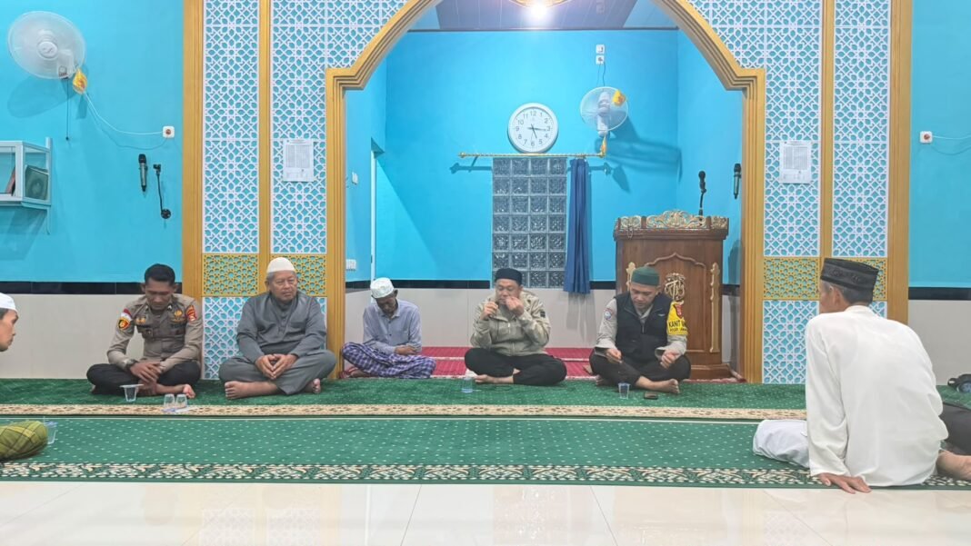 Subuh Keliling, Polsek Lawang Kidul Sambangi Jemaah dan Perkuat Pesan Kamtibmas di Tanjung Enim Subuh Keliling, Polsek Lawang Kidul Sambangi Jemaah dan Perkuat Pesan Kamtibmas di Tanjung Enim