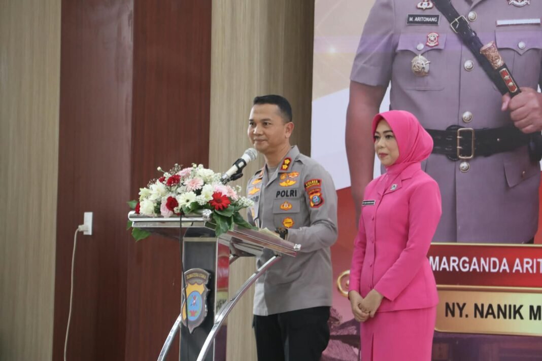 Tradisi Gerbang Pora Dan Parawel Parade Warnai Pisah Sambut Kapolres Simalungun us Tradisi Gerbang Pora Dan Parawel Parade Warnai Pisah Sambut Kapolres Simalungun us