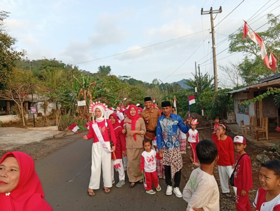Semarak HUT RI ke-80, Desa Cirebon Baru Gelar Pawai Meriah, Kades Topan Alodi Pimpin Langsung Semarak HUT RI ke-80, Desa Cirebon Baru Gelar Pawai Meriah, Kades Topan Alodi Pimpin Langsung