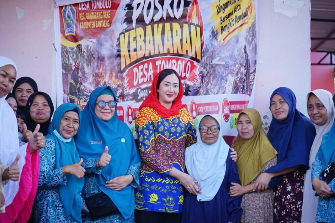 Ketua TP PKK Bantaeng Bersama Ketua GOW Salurkan Bantuan untuk Korban Kebakaran Ketua TP PKK Bantaeng Bersama Ketua GOW Salurkan Bantuan untuk Korban Kebakaran