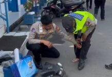 Kasat Lantas Polresta Gowa Dampingi Imam Hanafi Terima Penghargaan