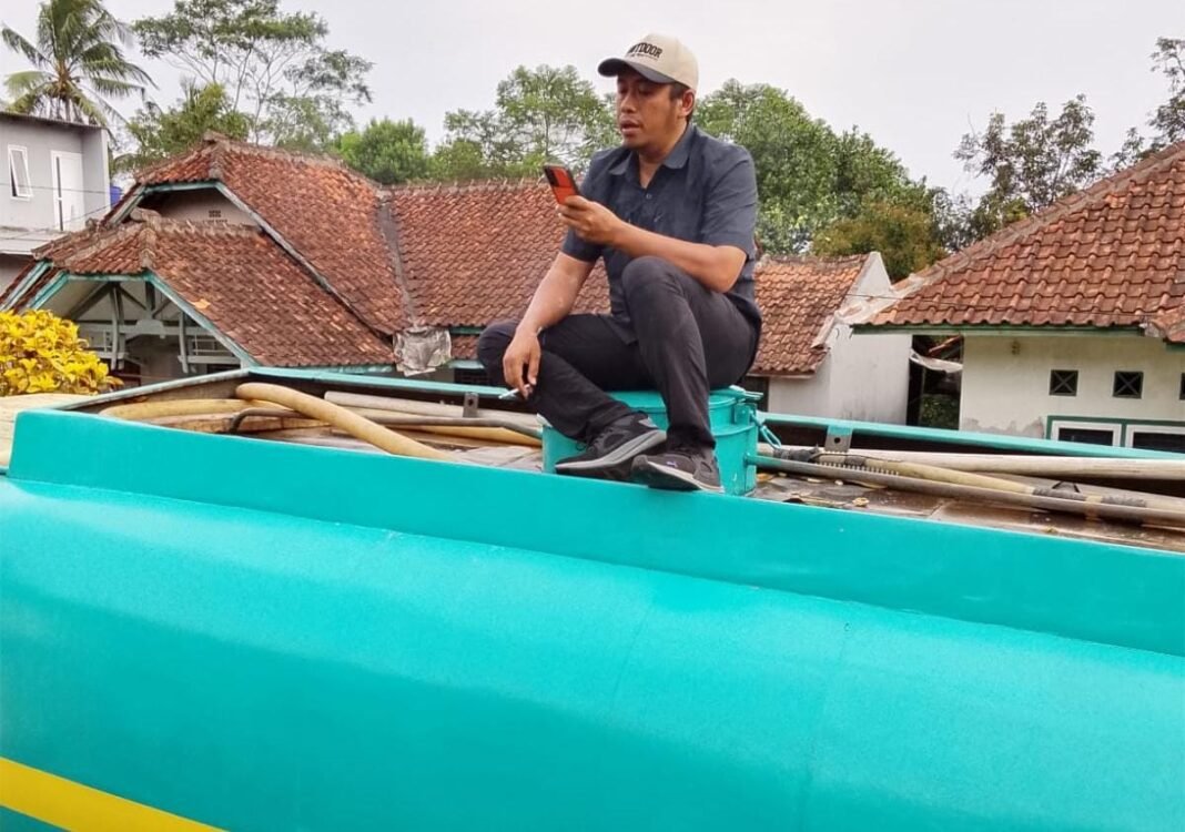 Ditengah -Tengah Kekeringan Melanda Kampung Panembong Hadir Tegar Jasa Priatna Berikan Bantuan Air Bersih Ditengah -Tengah Kekeringan Melanda Kampung Panembong Hadir Tegar Jasa Priatna Berikan Bantuan Air Bersih