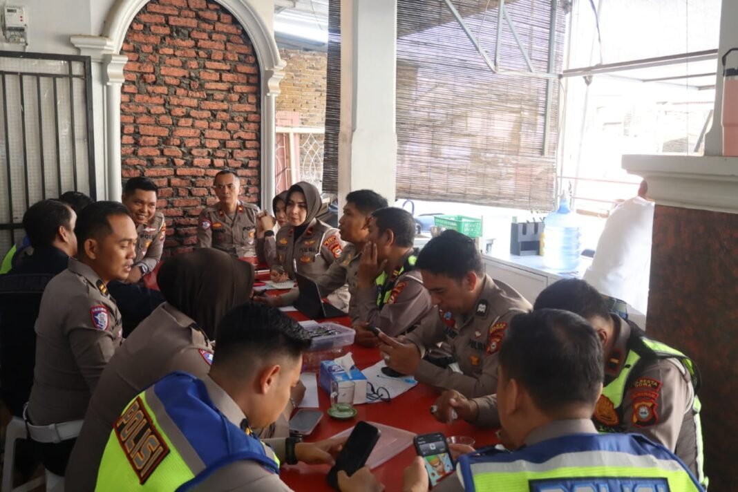 Kasat Lantas Polresta Gowa Pimpin Rapat Persiapan Semarak HUT Lantas ke-71 Kasat Lantas Polresta Gowa Pimpin Rapat Persiapan Semarak HUT Lantas ke-71