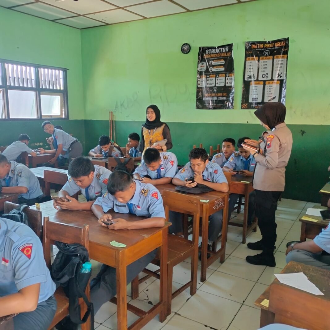 Polres Pulworejo Gelar Program “Paham AI, Bijak Bermedsos Dan Stop Aksi Tawuran” Di Berbagai Sekolah Polres Pulworejo Gelar Program “Paham AI, Bijak Bermedsos Dan Stop Aksi Tawuran” Di Berbagai Sekolah