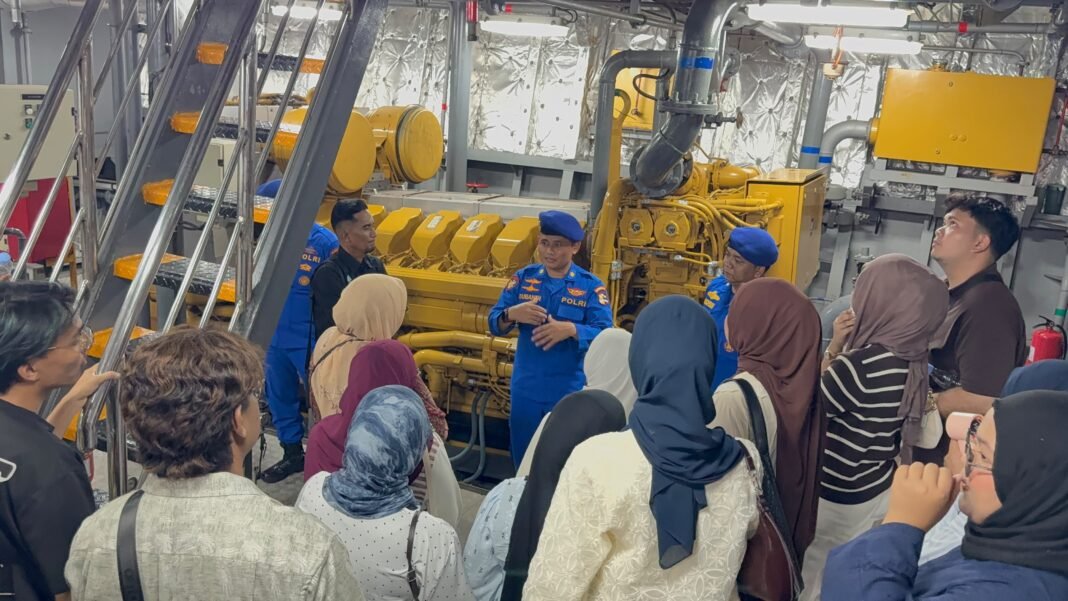 KP Wisanggeni-8005 Jadi Ruang Belajar Maritim, Mahasiswa UniMAP Dalami Teknologi Kapal Patroli | Kompas.sbs KP Wisanggeni-8005 Jadi Ruang Belajar Maritim, Mahasiswa UniMAP Dalami Teknologi Kapal Patroli | Kompas.sbs