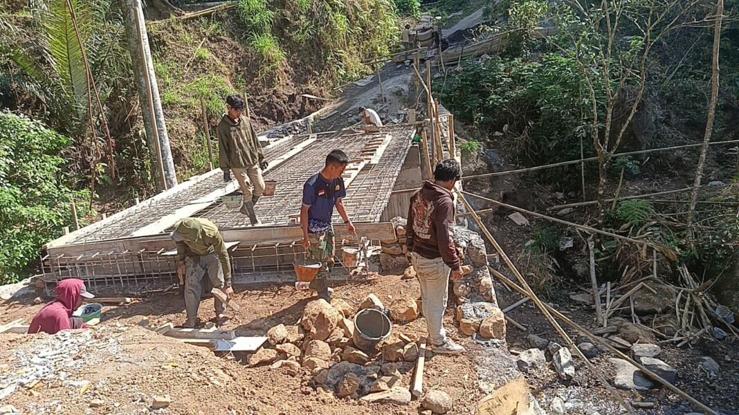 Kolaborasi Yonzipur, Zibang, dan Warga Gowa Wujudkan Impian Lewat Jembatan Ere Pucca’ Kolaborasi Yonzipur, Zibang, dan Warga Gowa Wujudkan Impian Lewat Jembatan Ere Pucca’