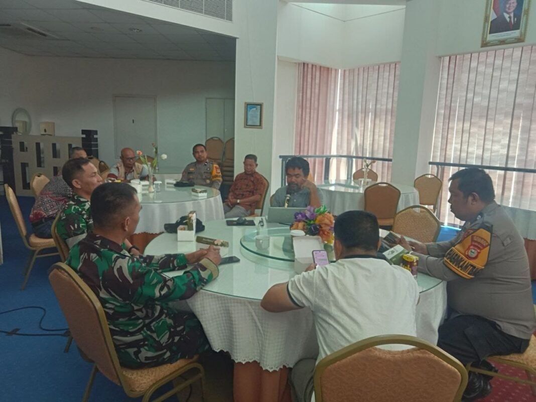 Babinsa Borongloe Laksanakan Komunikasi Sosial Kamtibmas Bersama Pihak Kampus FT Unhas dan Aparat Wilayah Babinsa Borongloe Laksanakan Komunikasi Sosial Kamtibmas Bersama Pihak Kampus FT Unhas dan Aparat Wilayah
