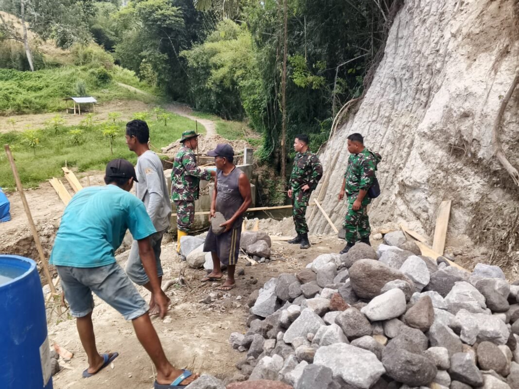 Dandim 0205/TK Letkol Inf Robert Panjaitan, Tinjau Langsung Progres Pembangunan Jembatan Merah Putih Dandim 0205/TK Letkol Inf Robert Panjaitan, Tinjau Langsung Progres Pembangunan Jembatan Merah Putih