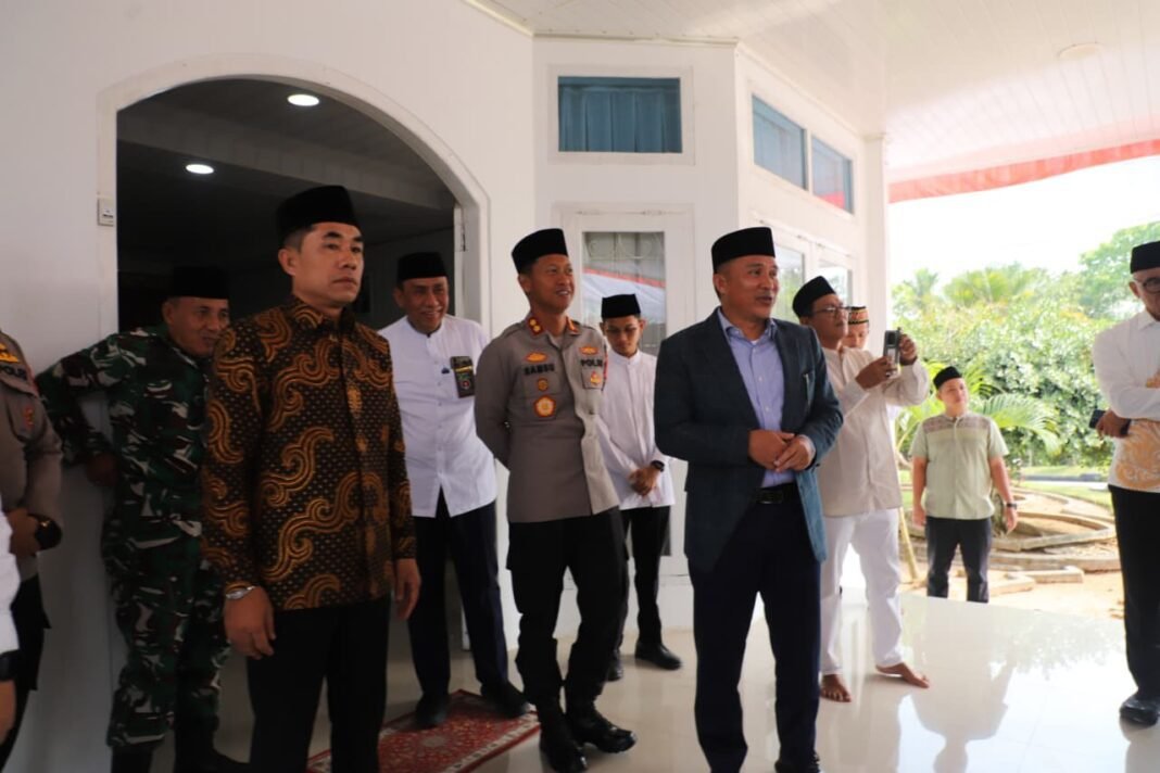 Bupati Lampung Barat Sambut Langsung Kedatangan Ustad Das’at Latif di Rumah Dinas. Bupati Lampung Barat Sambut Langsung Kedatangan Ustad Das’at Latif di Rumah Dinas.