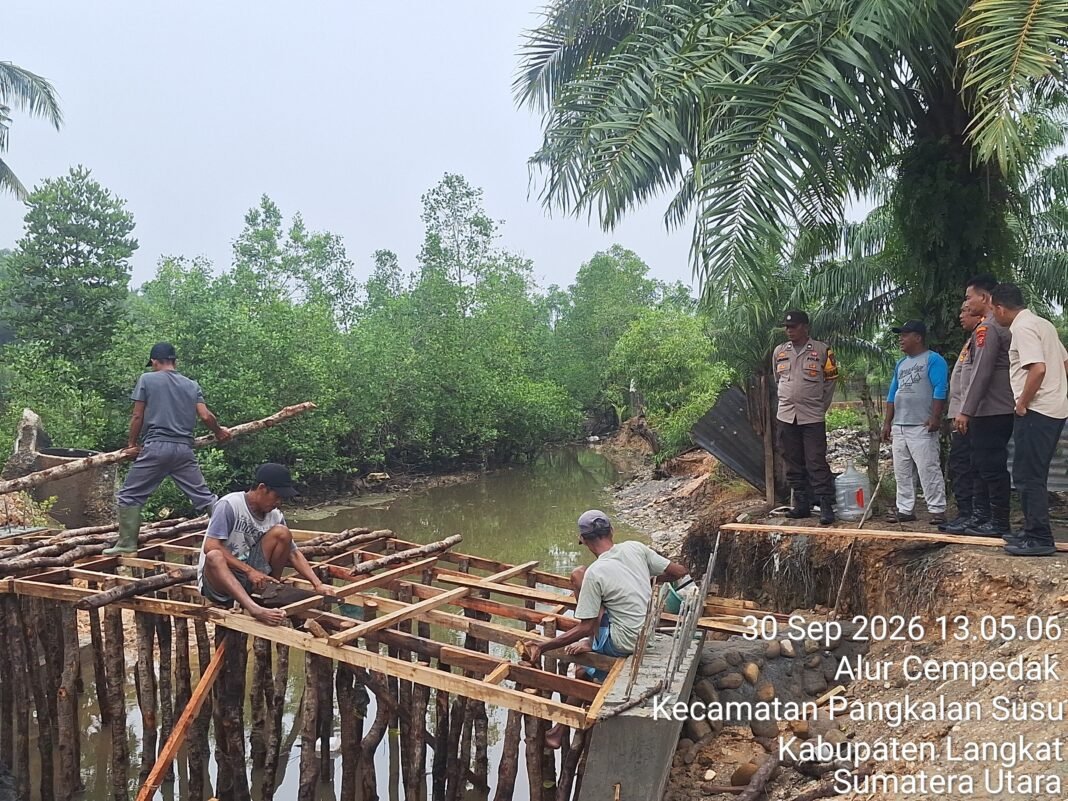 Pastikan Pembangunan Berjalan, Polsek Pangkalan Susu Monitoring Jembatan Merah Putih Pastikan Pembangunan Berjalan, Polsek Pangkalan Susu Monitoring Jembatan Merah Putih