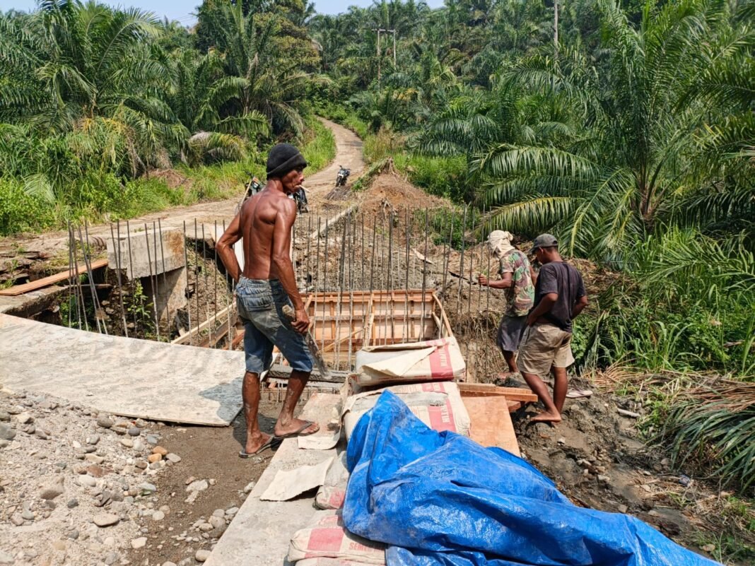 Kodim 0212/TS : Jembatan Simadihon Dibangun, Akses Warga di Dolok Sigompulon Segera Lebih Mudah Kodim 0212/TS : Jembatan Simadihon Dibangun, Akses Warga di Dolok Sigompulon Segera Lebih Mudah