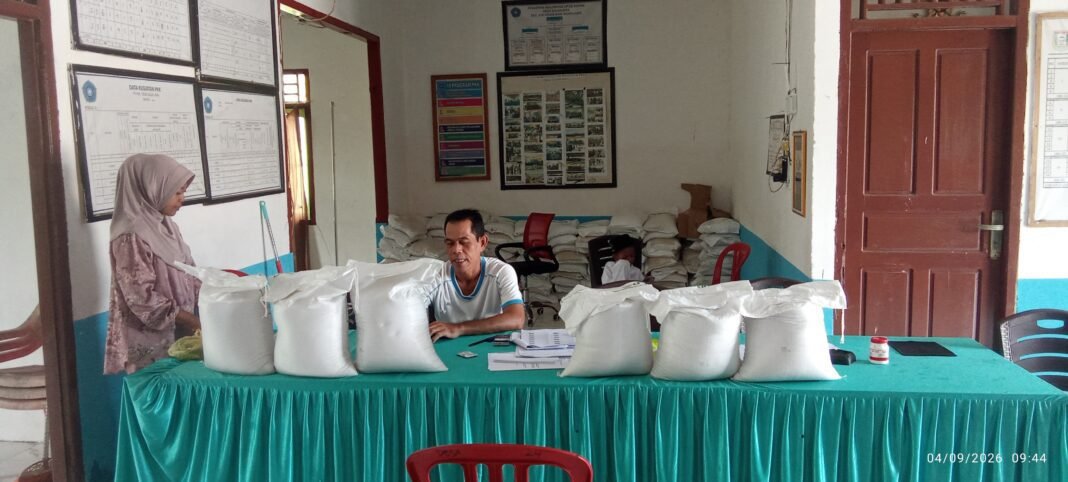 Pemdes Saleh Jaya Salurkan Bantuan Pangan (Banpang) Berupa Beras Kepada 293 KPM Pemdes Saleh Jaya Salurkan Bantuan Pangan (Banpang) Berupa Beras Kepada 293 KPM