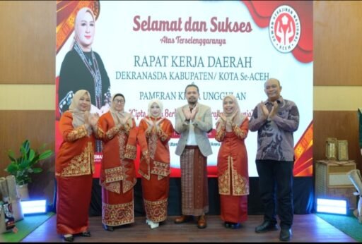 Nuri Farisal Kenalkan Produk Kriya Unggulan Sabang di Rakerda Dekranasda Aceh | Kompas.sbs Nuri Farisal Kenalkan Produk Kriya Unggulan Sabang di Rakerda Dekranasda Aceh | Kompas.sbs