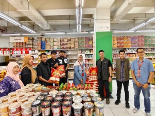 Bapanas dan Polisi Cek Harga Beras di Indramayu Bapanas dan Polisi Cek Harga Beras di Indramayu