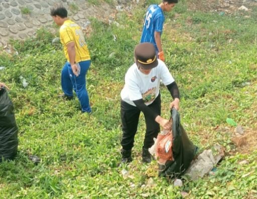 Ratusan Personel Gabungan Bersihkan Sampah di Indramayu Ratusan Personel Gabungan Bersihkan Sampah di Indramayu