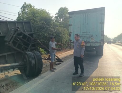 Truk Boks Gandengan Terguling di Pantura Losarang Indramayu, Polisi Ungkap Kronologi Kecelakaan Truk Boks Gandengan Terguling di Pantura Losarang Indramayu, Polisi Ungkap Kronologi Kecelakaan