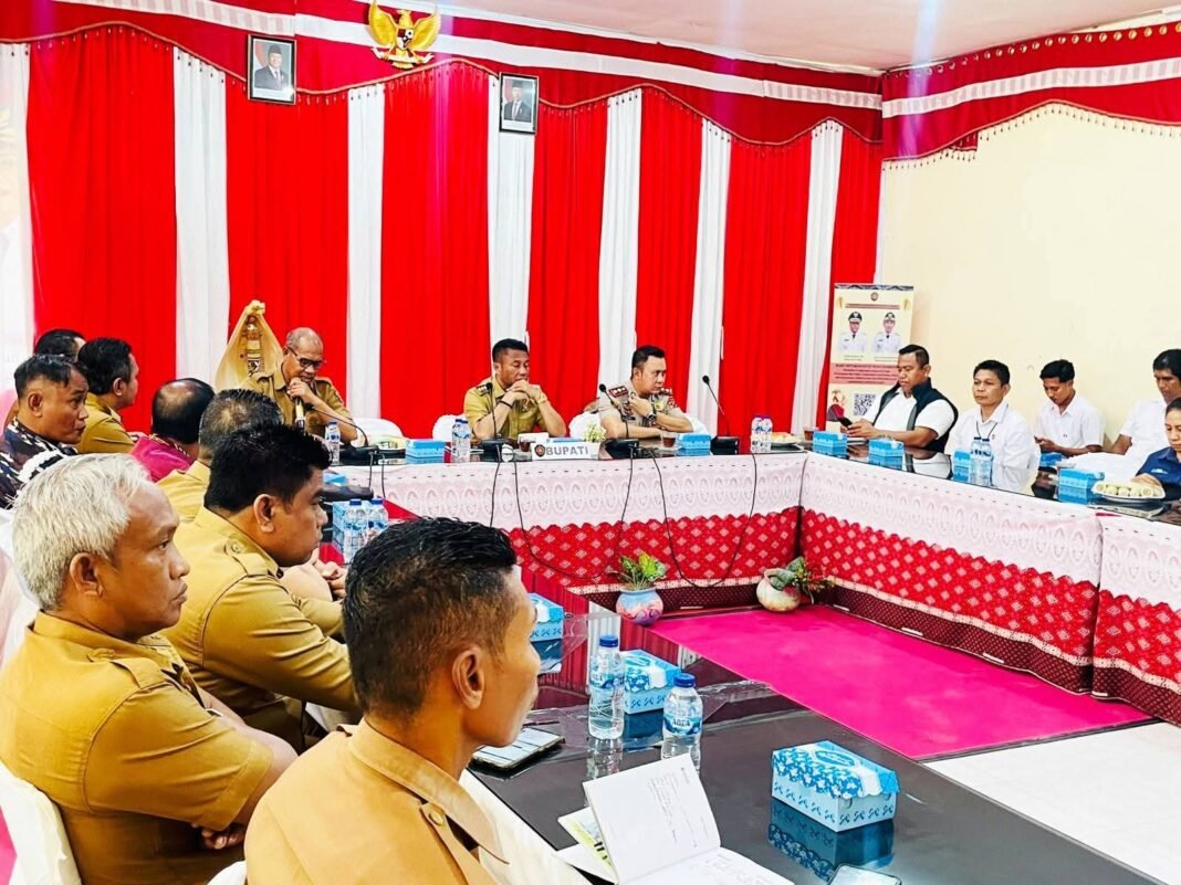 Bupati Paulus Henuk Bahas Solusi Antrean dan Distribusi BBM di Rote Ndao Bupati Paulus Henuk Bahas Solusi Antrean dan Distribusi BBM di Rote Ndao