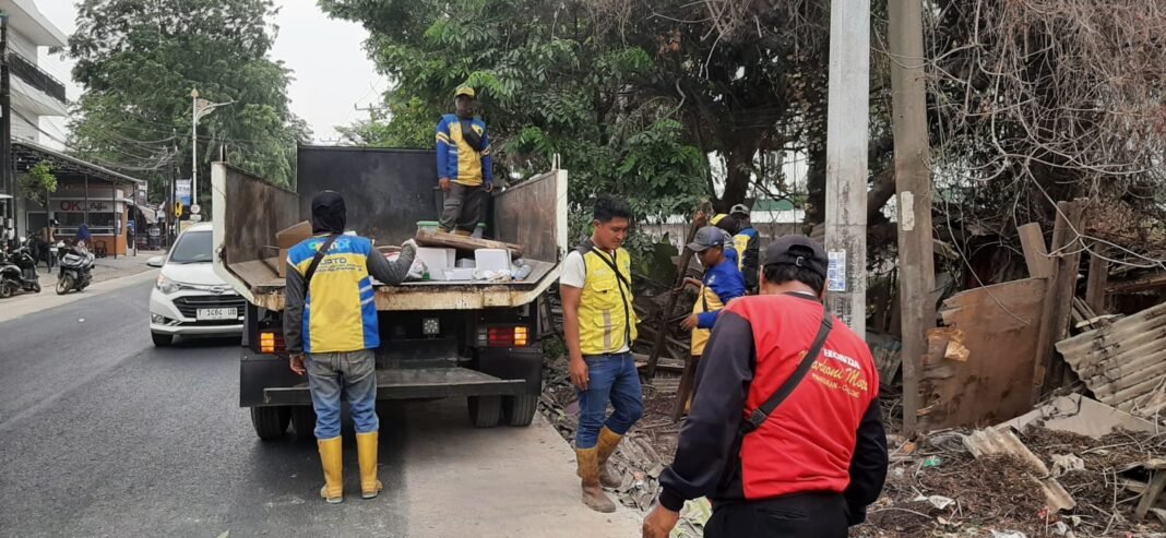 BANGUNAN LIAR DEPAN GATE 2 PT.TKG DIBONGKAR,8 BANGUNAN MINTA PENANGGUHAN ULANG BANGUNAN LIAR DEPAN GATE 2 PT.TKG DIBONGKAR,8 BANGUNAN MINTA PENANGGUHAN ULANG